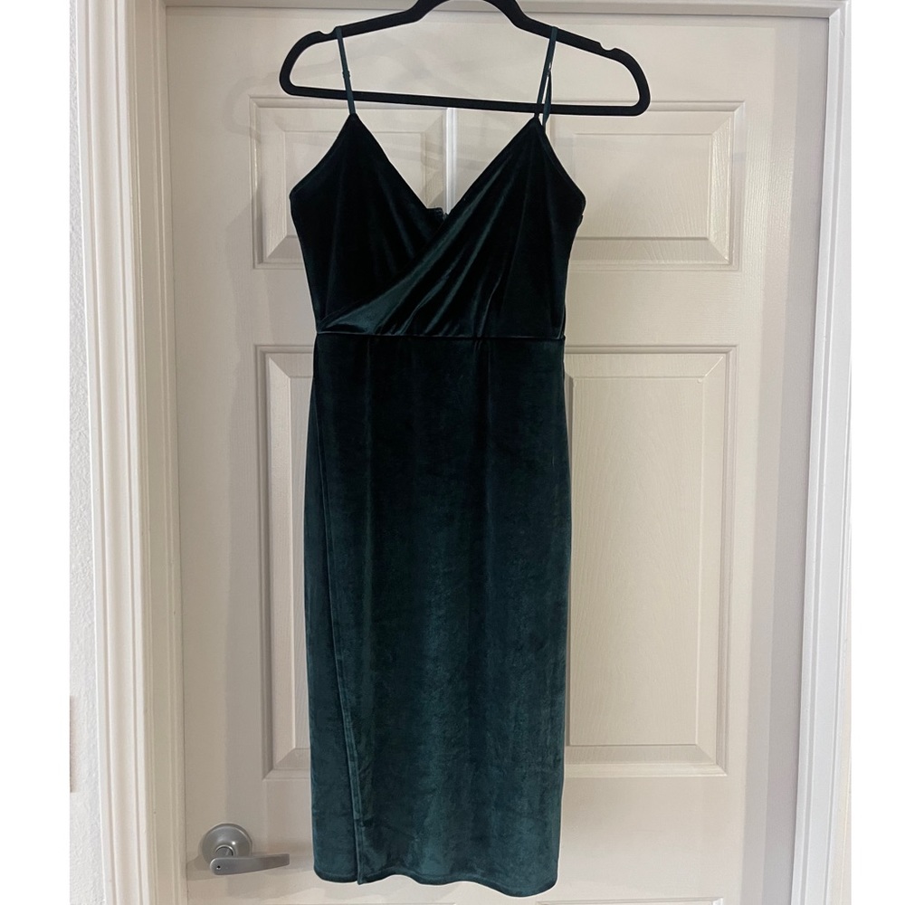 Emerald green velvet dress from LULUS - size medium